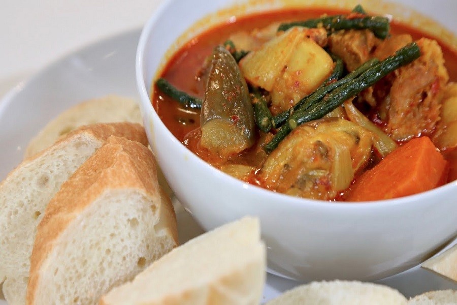 Khmer Red Curry served with bread