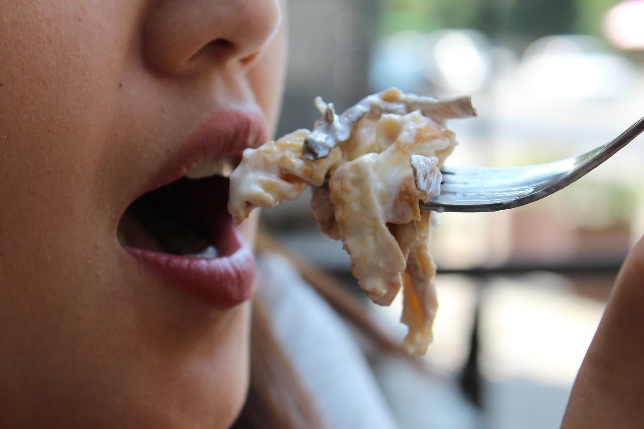 Top 10 Seasonal Food Experiences for Solo Female Travelers