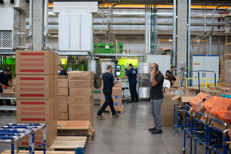 Fulfillment Center vs. Dropshipping: What’s Right for You?