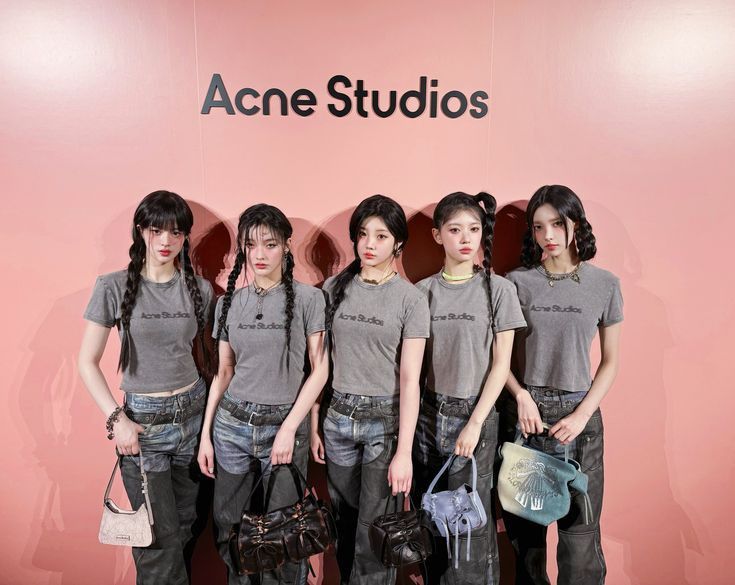  ILLIT's for acne studios