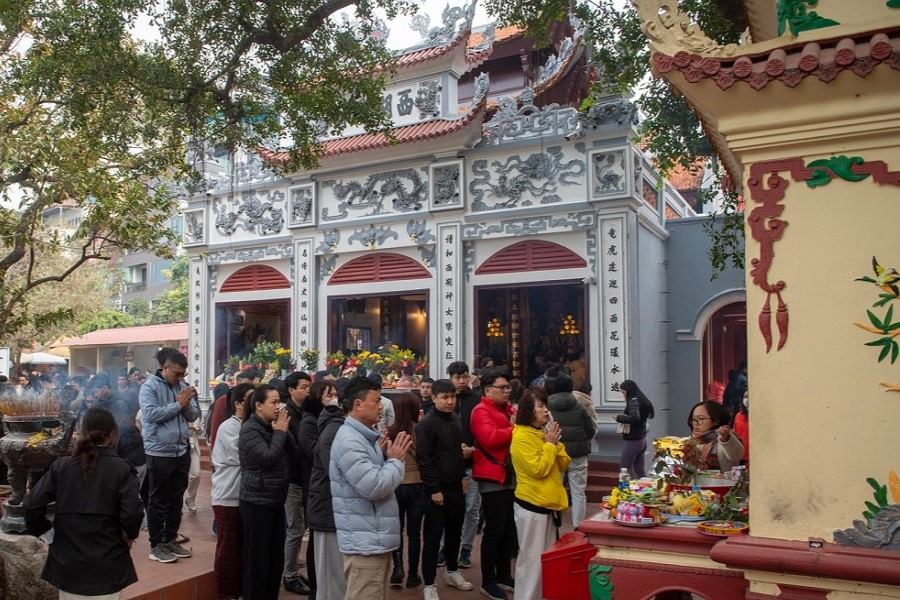 People visit Tay Ho Palace