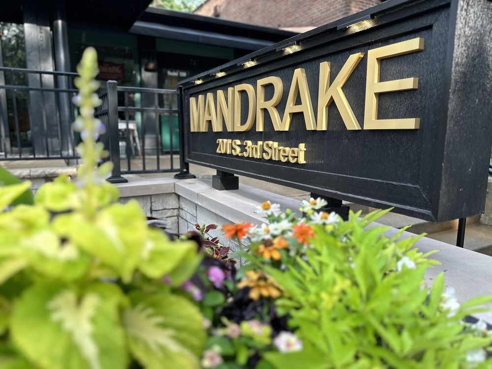 (Mandrake restaurant)