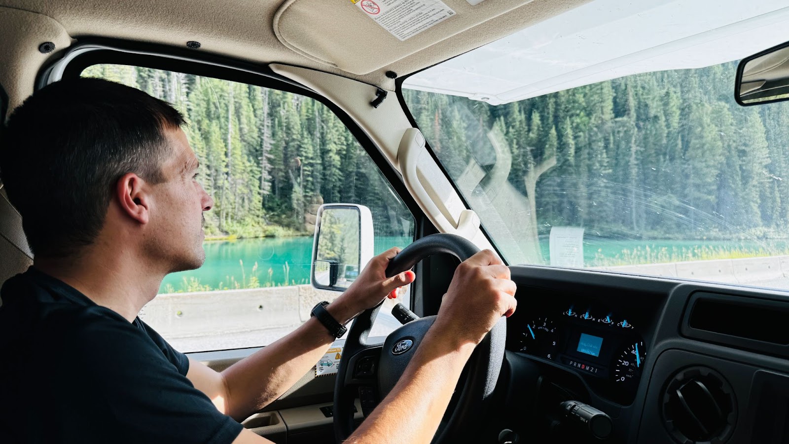 Conduciendo por la 93 al paso de Olive Lake en Kootenay National Park