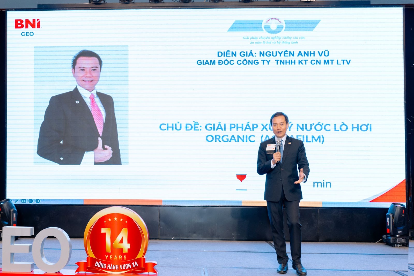 Ông Nguyễn Anh Vũ - Giám đốc Công ty TNHH KT CN Môi trường Long Trường Vũ chia sẻ với chủ đề “Giải pháp xử lý nước lò hơi organic (AQUAFILM)”