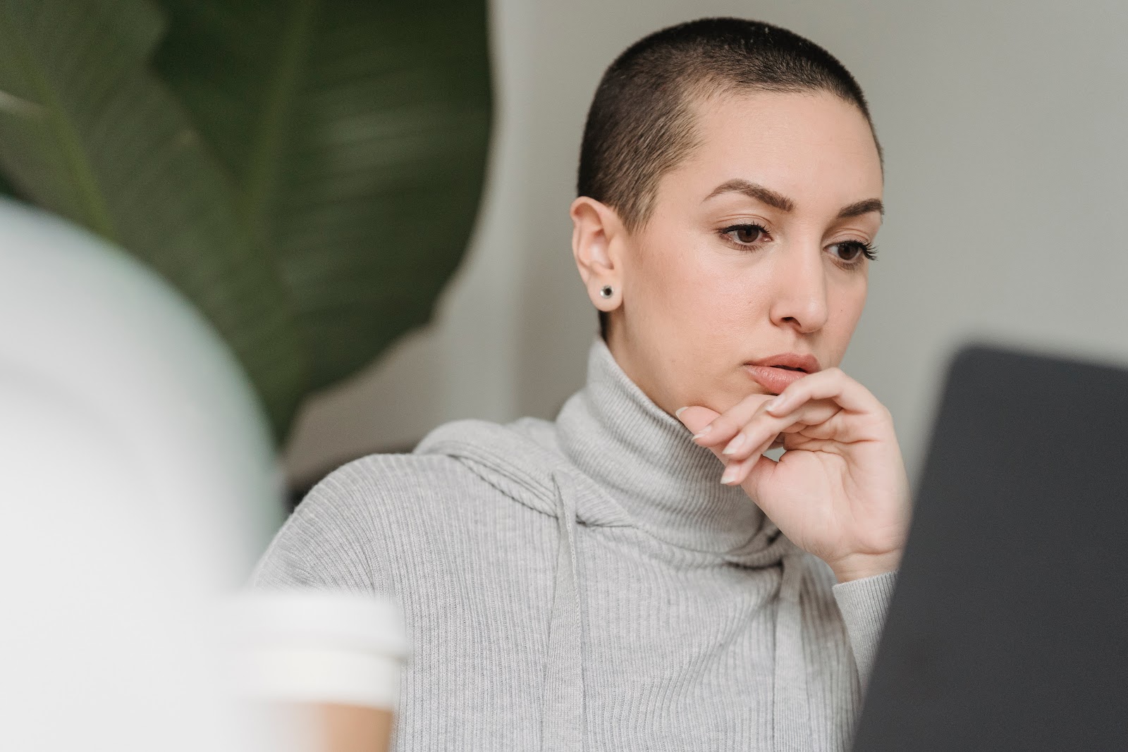 A contemplative woman | Source: Pexels