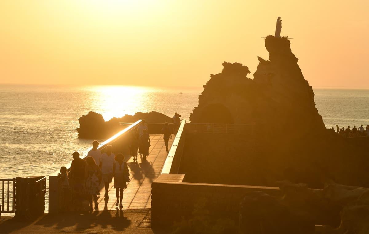 French weather forecaster issues heatwave alert with 40C temperatures predicted