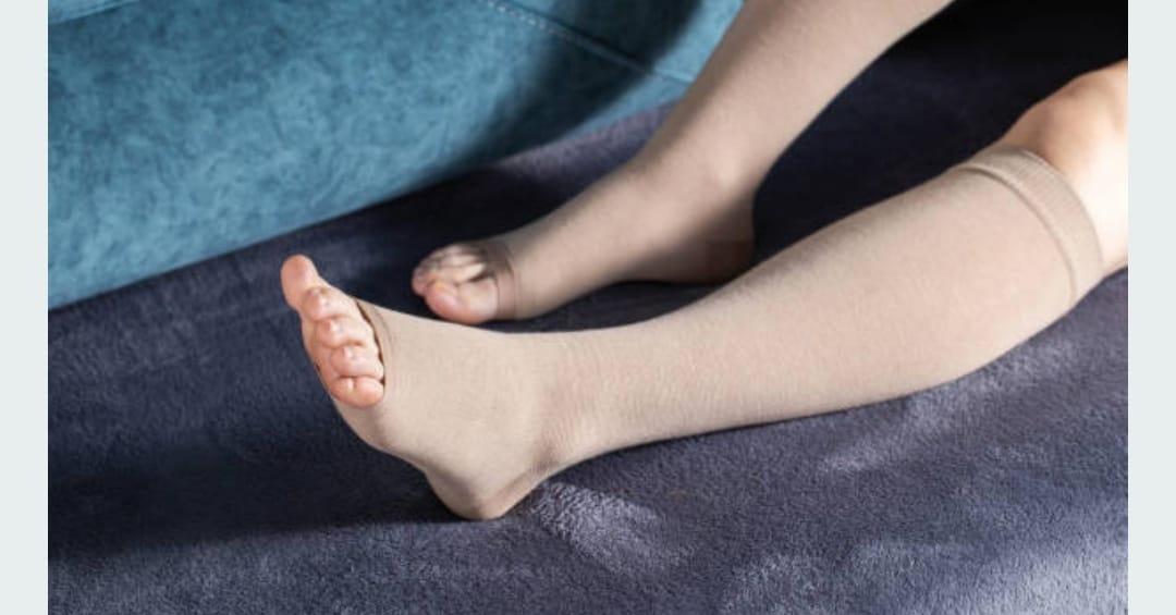 A close-up of a person's feet

AI-generated content may be incorrect.
