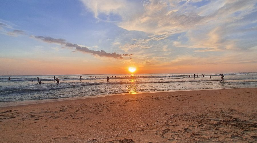  Varkala Beach: The Clifftop Wonder