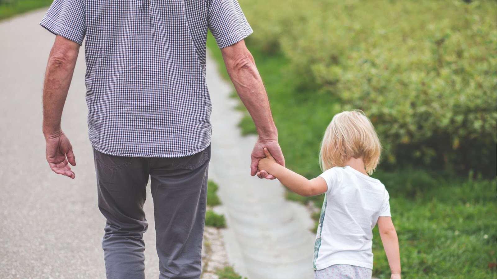 The sorrow of losing a parent is an extremely individual experience, and it may be quite confusing at some points.&nbsp;