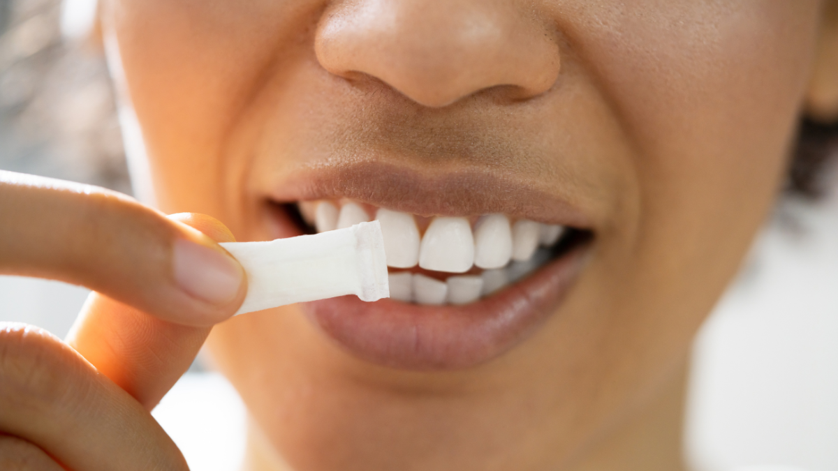 How To Use A Lip Pouch