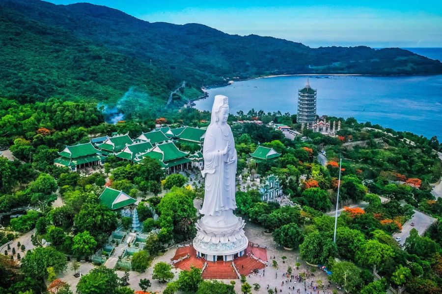 Linh Ung Pagoda located on the picturesque Son Tra Peninsula in Da Nang. 