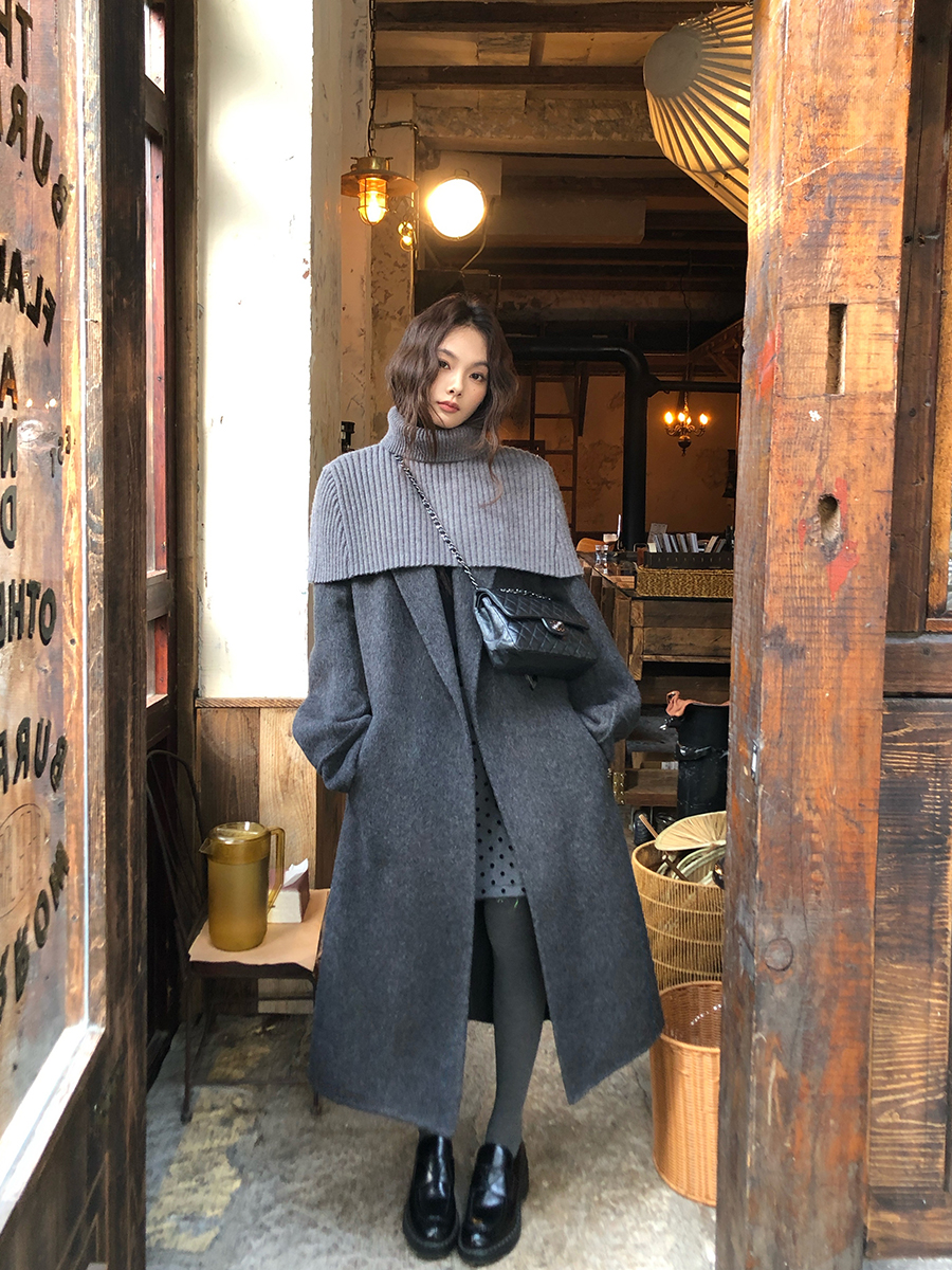 Cozy Chic: A Refined Korean Winter Look