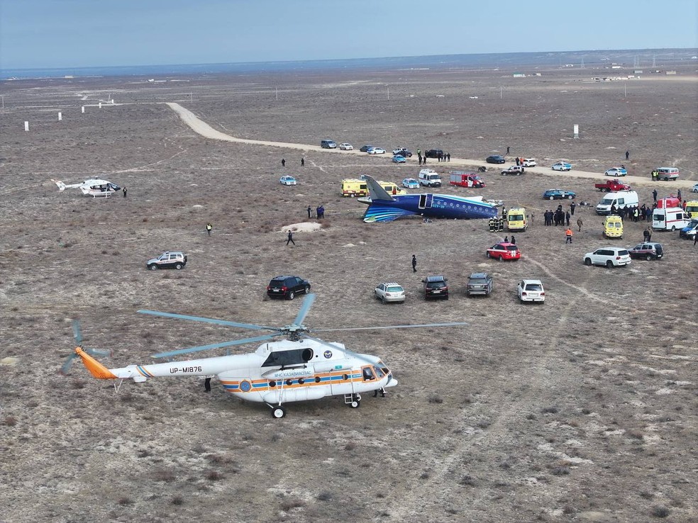 Drone mostra o local da queda de um avio de passageiros da Azerbaijan Airlines perto da cidade de Aktau, no Cazaquisto, em 25 de dezembro de 2024  Foto: Azamat Sarsenbayev/Reuters