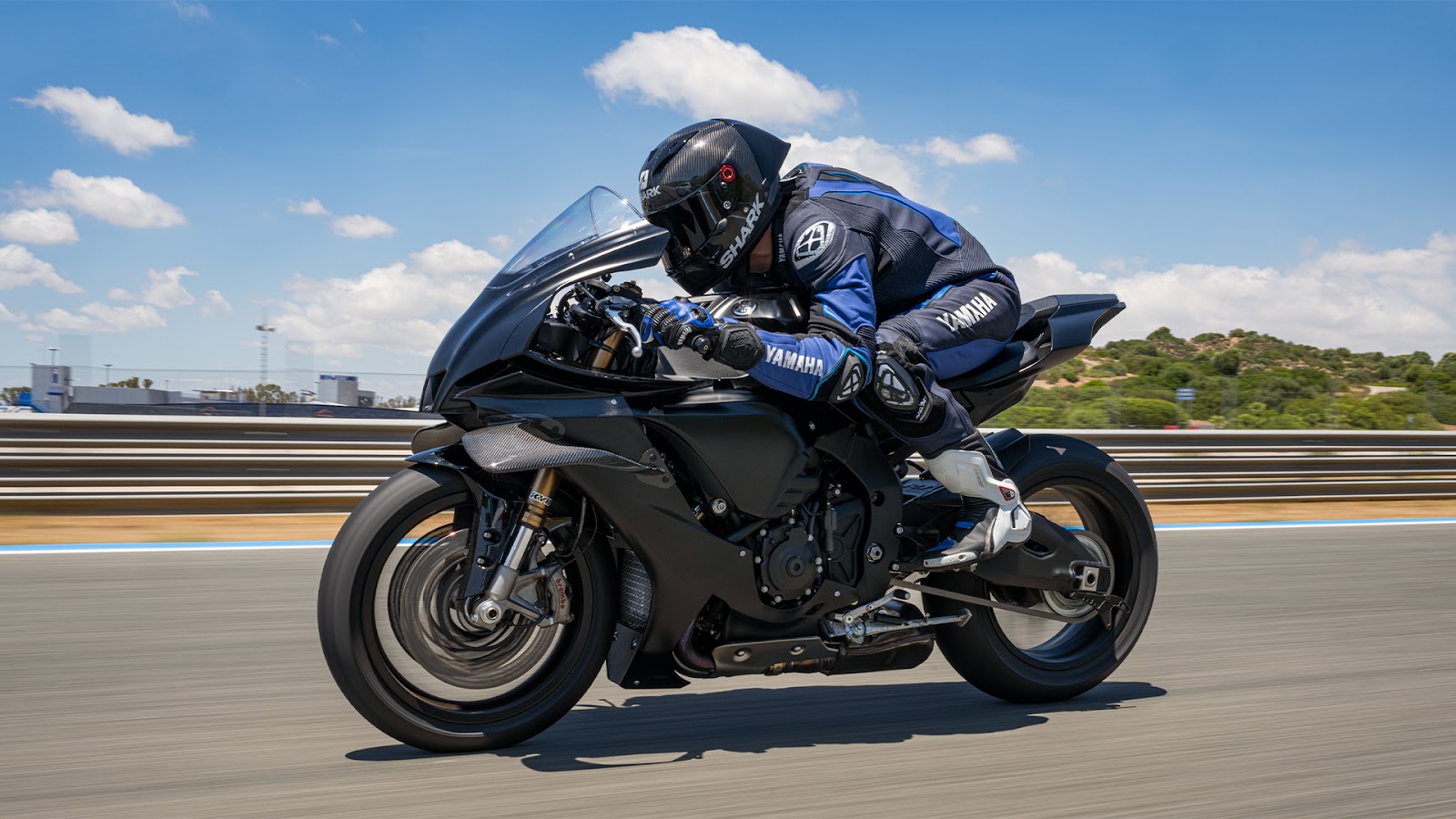 New 2025 Yamaha R1 RACE and R1 GYTR