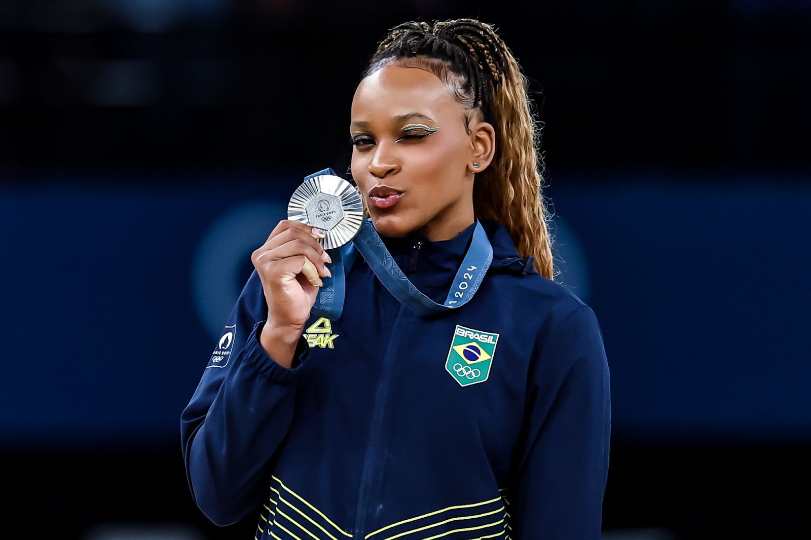 Rebeca Andrade com medalha de prata das Olimpíadas de 2024, em Paris