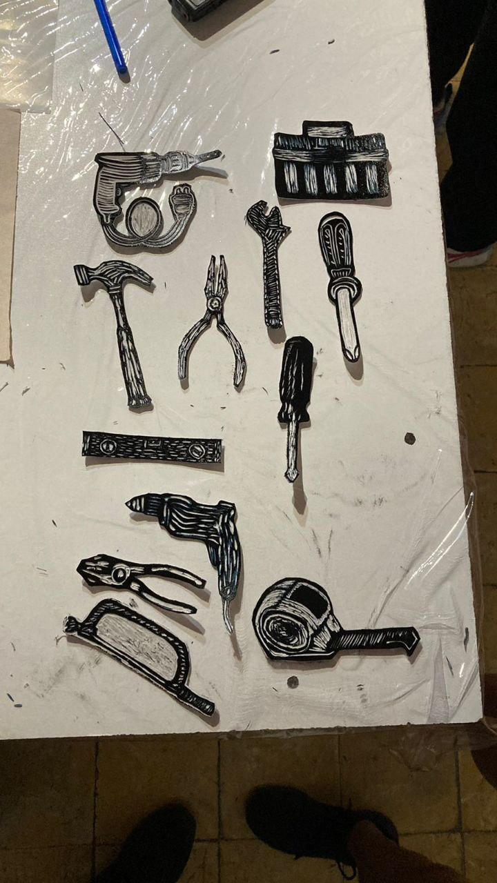 Imagen que contiene interior, edificio, foto, diferente

Descripción generada automáticamente