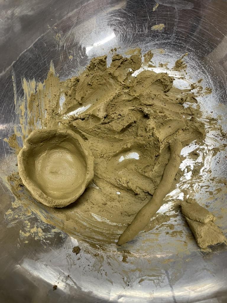 A bowl of green substance

AI-generated content may be incorrect.