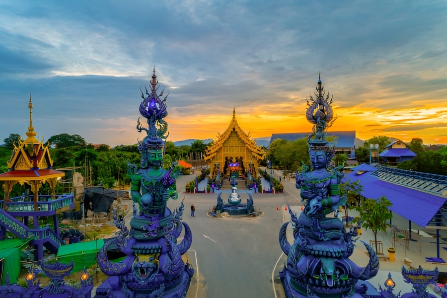 Wat Rong Suea Ten in Chiang Rai