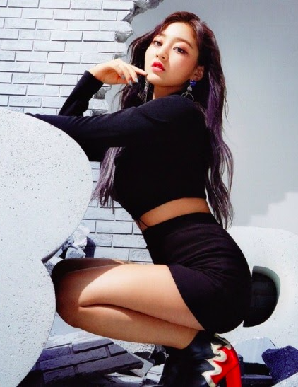 This is a picture of TWICE's Jihyo in a black outfit in a squatty position 