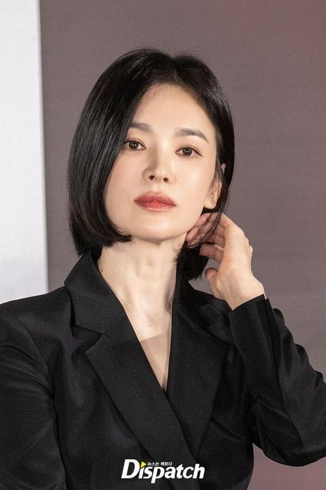 This contains an image of Song Hye Kyo