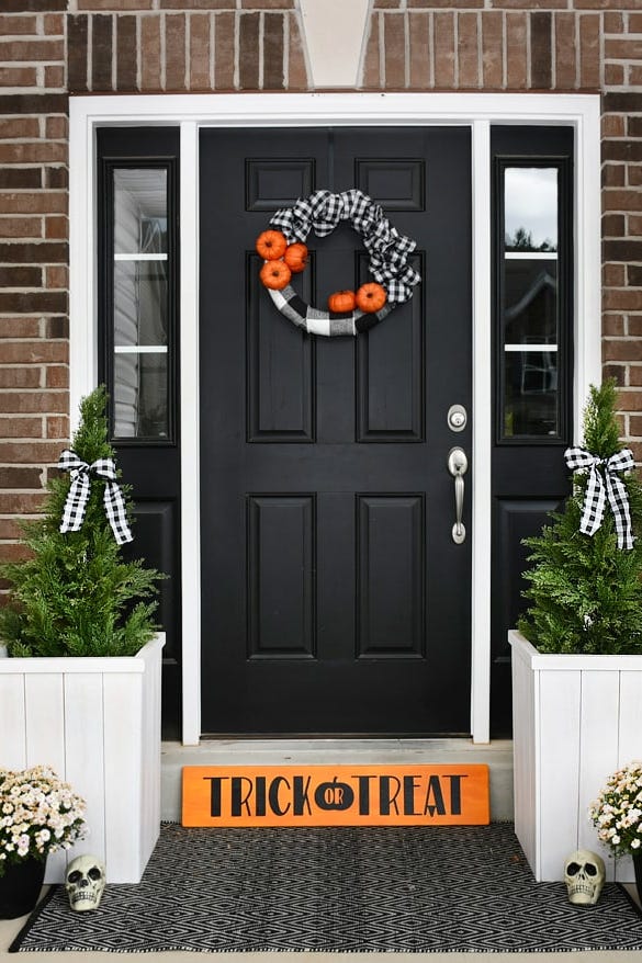 halloween door decor ideas black white