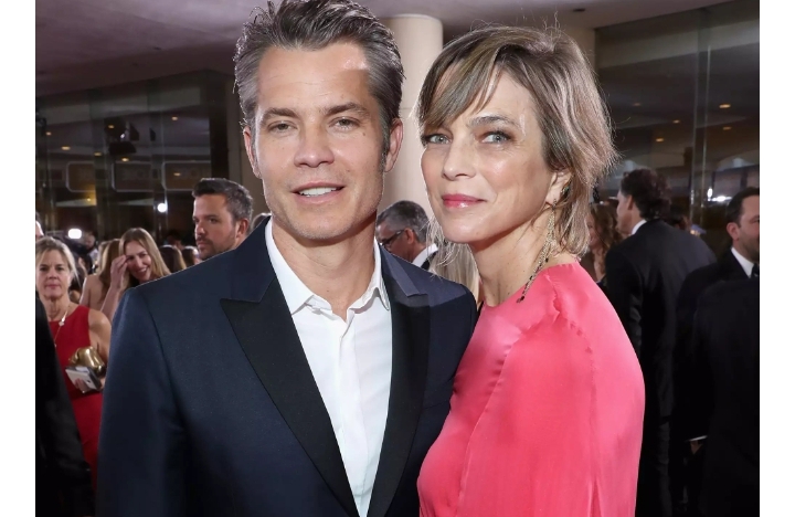 Timothy Olyphant and Alexis Knief at an event