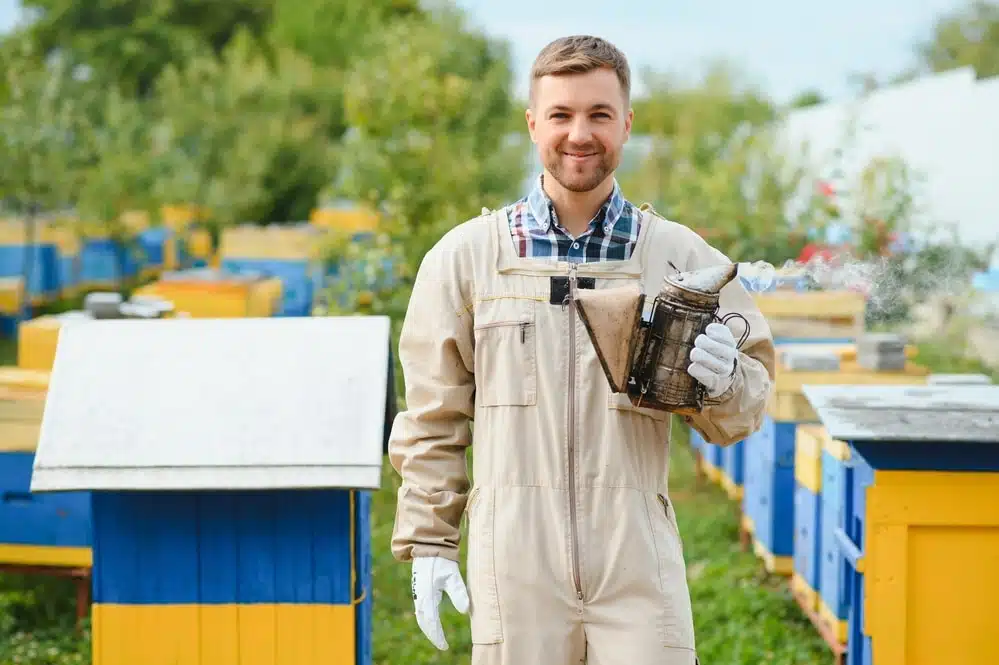 Les protections en apiculture : tout ce que vous devez savoir sur les combinaisons d'apiculteur - ÉQUIPEMENTS & MATÉRIEL