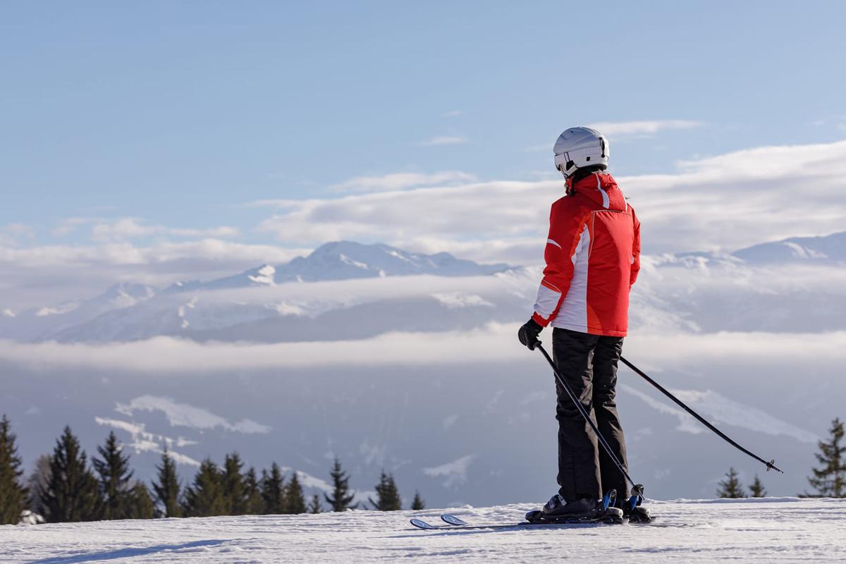 A person on skis on a snowy mountain

Description automatically generated