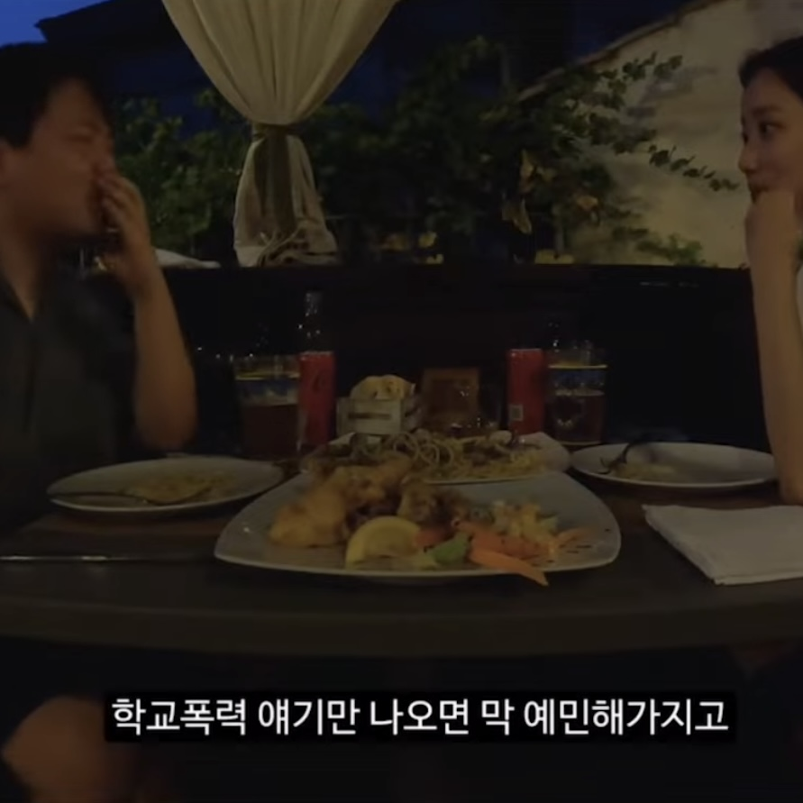 텍스트, 사람, 테이블웨어, 인간의 얼굴이(가) 표시된 사진AI가 생성한 콘텐츠는 부정확할 수 있습니다.