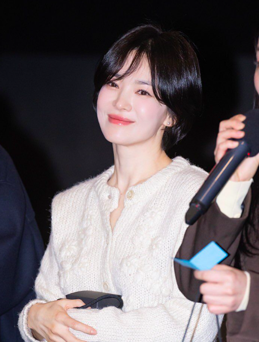 This contain an image of Song Hye Kyo's natural radiance. Her glowing skin and effortless charm