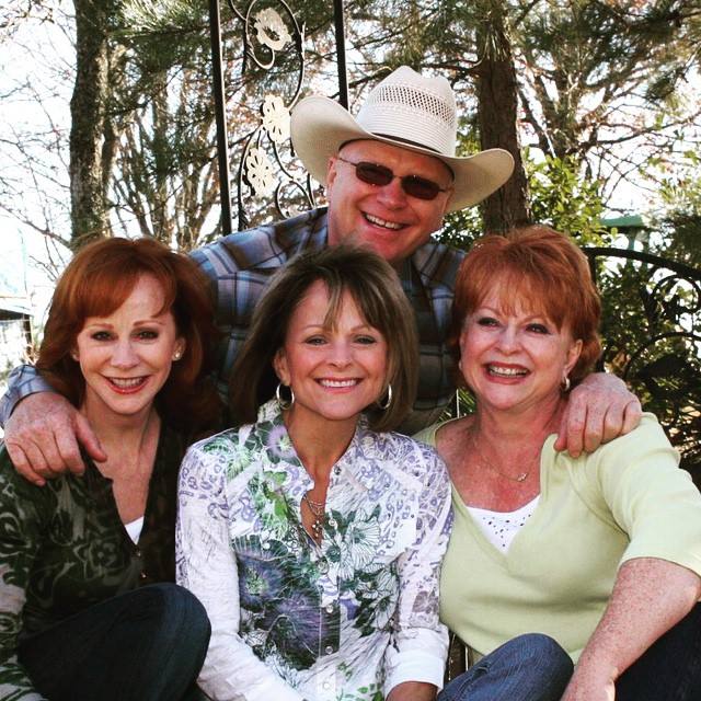 Reba McEntire's Brothers and Sister