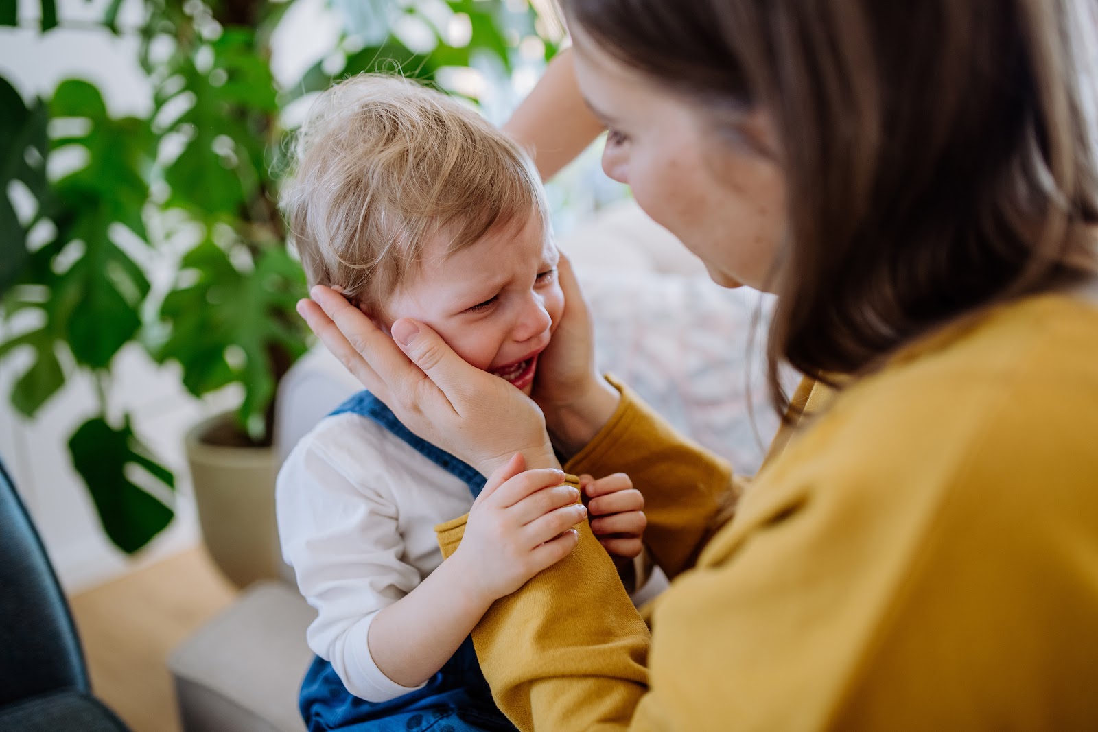 A mother comforting her crying child | Source: Shutterstock