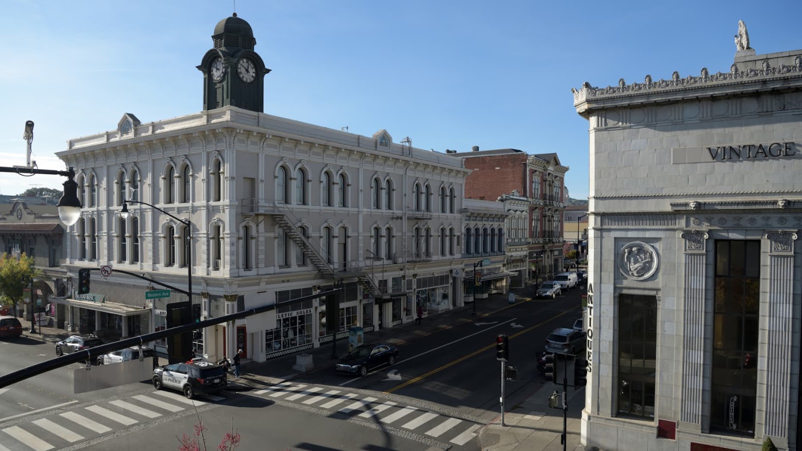 Downtown street and bank buildings at Petaluma, Sonoma County, California's Wine Country, California state, USA