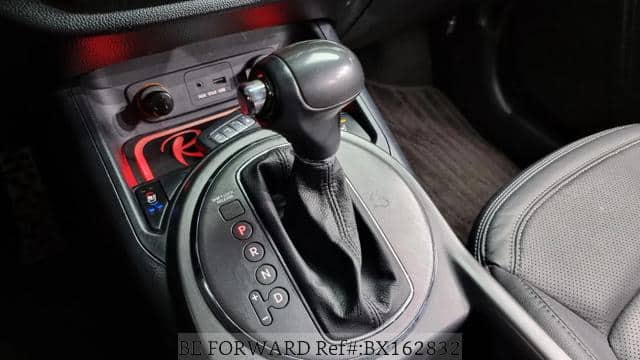 Kia Sportage R
Transmission gear shifter

