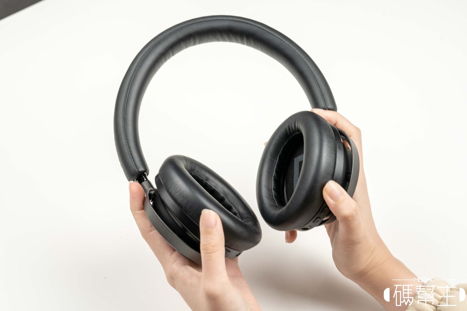 低調奢華設計x無損音質x強大降噪：Philips Fidelio L4 降噪藍牙耳罩式耳機開箱 17