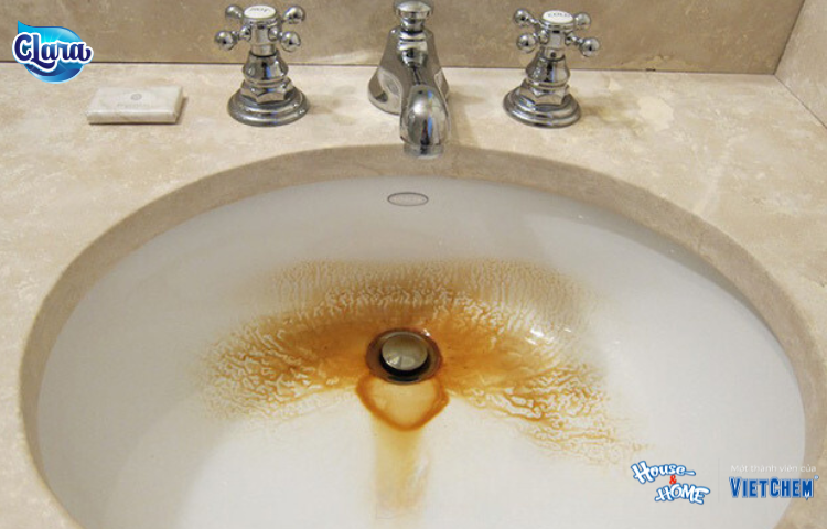 Tình trạng ố vàng trên bề mặt bồn rửa mặt 