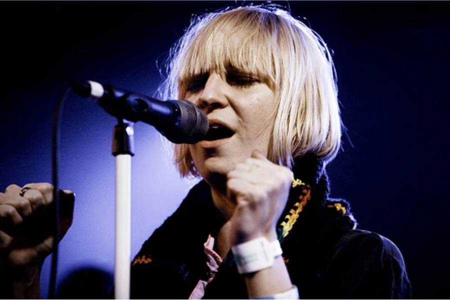 Sia Furler Net Worth, Early life, Wiki, Personal life, Family, Relationship, Career And More