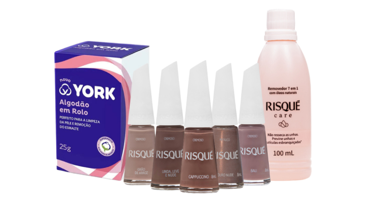 A imagem mostra as 5 unidades de esmaltes do Kit Esmaltes Risqué Nudes da Cor do Ano + Removedor Linha Care + Algodão York.