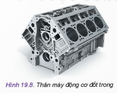 BÀI 19 - CÁC CƠ CẤU TRONG ĐỘNG CƠ ĐỐT TRONGMỞ ĐẦUCH: Nhận biết chi tiết xu páp trên Hình 19.1.Xu páp đóng, mở được thực hiện như thế nào?Đáp án chuẩn:Xu páp: là một thanh tròn dài với một đầu là hình tròn dẹtNguyên lí: Trục khuỷu quay → trục cam quay → tác động vào con đội → đũa đẩy → cò mổ → xupap → cửa nạp (thải) được đóng mở.I. CƠ CẤU TRỤC KHUỶU THANH TRUYỀNCH1: Quan sát Hình 19.2 và cho biết thanh truyền được kết nối với pít tông và trục khuỷu như thế nào.Đáp án chuẩn:Khi hoạt động, hoà khí bị đốt cháy tạo ra lực đẩy đẩy Piston chuyển động tịnh tiến trong lòng của xilanh → truyền sang chuyển động quay của trục khuỷu. Nhờ lực quay của bánh đà, thanh truyền lại đẩy piston về để bắt đầu các kỳ mới.CH2: Em hãy tìm hiểu và cho biết nhiệm vụ của xéc măng. Có mấy loại xéc măng? Đó là những loại nào?Đáp án chuẩn:Nhiệm vụ: tạo màng dầu bôi trơn cho xi lanh, chi tiết trung gian để truyền nhiệt từ piston đến xi lanh, ngăn không cho piston gõ vào thành xi lanhCó 2 loại xéc măng: xéc-măng khí (hơi), xéc-măng dầu.CH3: Tưởng tượng cắt ngang thân thanh truyền, hãy vẽ tiết diện mặt cắt và giải thích về hình dáng của tiết diện đó.Đáp án chuẩn:Tiết diện ngang của thanh truyền:Thanh truyền có rãnh dọc thân nên khi cắt sẽ có tiết diện ngang hình chữ I.CH4: Quan sát và cho biết trục khuỷu trên Hình 19.5 dùng cho động cơ có bao nhiêu xi lanh? Nêu nhận xét về vị trí giữa các cổ khuỷu với chốt khuỷu.Đáp án chuẩn:Trục khuỷu dùng cho động cơ có 4 xi lanh, cổ khuỷu và chốt khuỷu xếp đan xen với nhau.II. CƠ CẤU PHỐI KHÍCH1: Quan sát Hình 19.6 và cho biết: Khi đũa đẩy chuyển động theo chiều đi lên (theo chiều mũi tên) thì xu páp và pít tông chuyển động theo chiều đi lên hay đi xuống.Đáp án chuẩn:Khi đũa đẩy chuyển động theo chiều đi lên thì xu páp và pít tông chuyển động theo chiều đi lên.CH2: Dựa vào nguyên lí của cơ cấu phối khí dùng xi lanh treo, em hãy trình bày nguyên lí của cơ cấu pha phối khí dùng xu páp đặt.Đáp án chuẩn:Trục khuỷu quay → trục cam quay → tác động vào con đội → đũa đẩy → cò mổ → xupap → cửa nạp (thải) được đóng mở.CH3: Em hãy tìm hiểu và cho biết thêm những cách dẫn động trục cam từ trục khuỷu khác.Đáp án chuẩn:Dẫn động trục cam bằng bộ truyền bánh răng, dẫn động trục cam trên ô tô bằng bộ truyền xích, dẫn động trục cam bằng dây curoa.III. THÂN MÁY VÀ NẮP MÁY