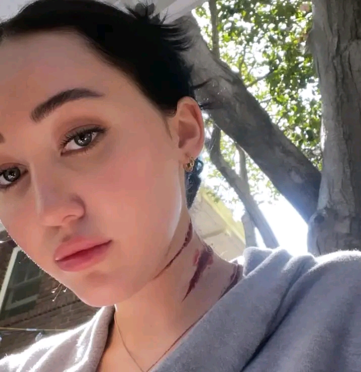 Noah Cyrus photo 