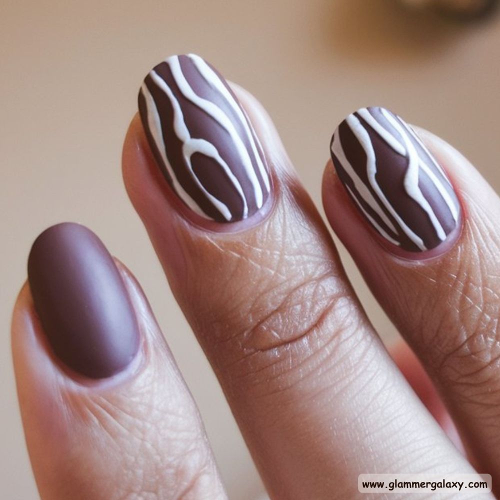 Short Fall Nail having Glazed Mocha Effect
