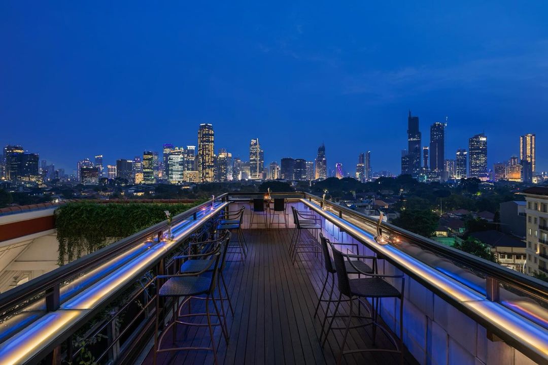 city light jakarta La Vue Rooftop Bar