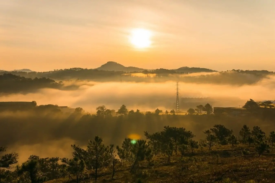 Scenery of the city of love Da Lat in the early morning. Source: Reviewchat 