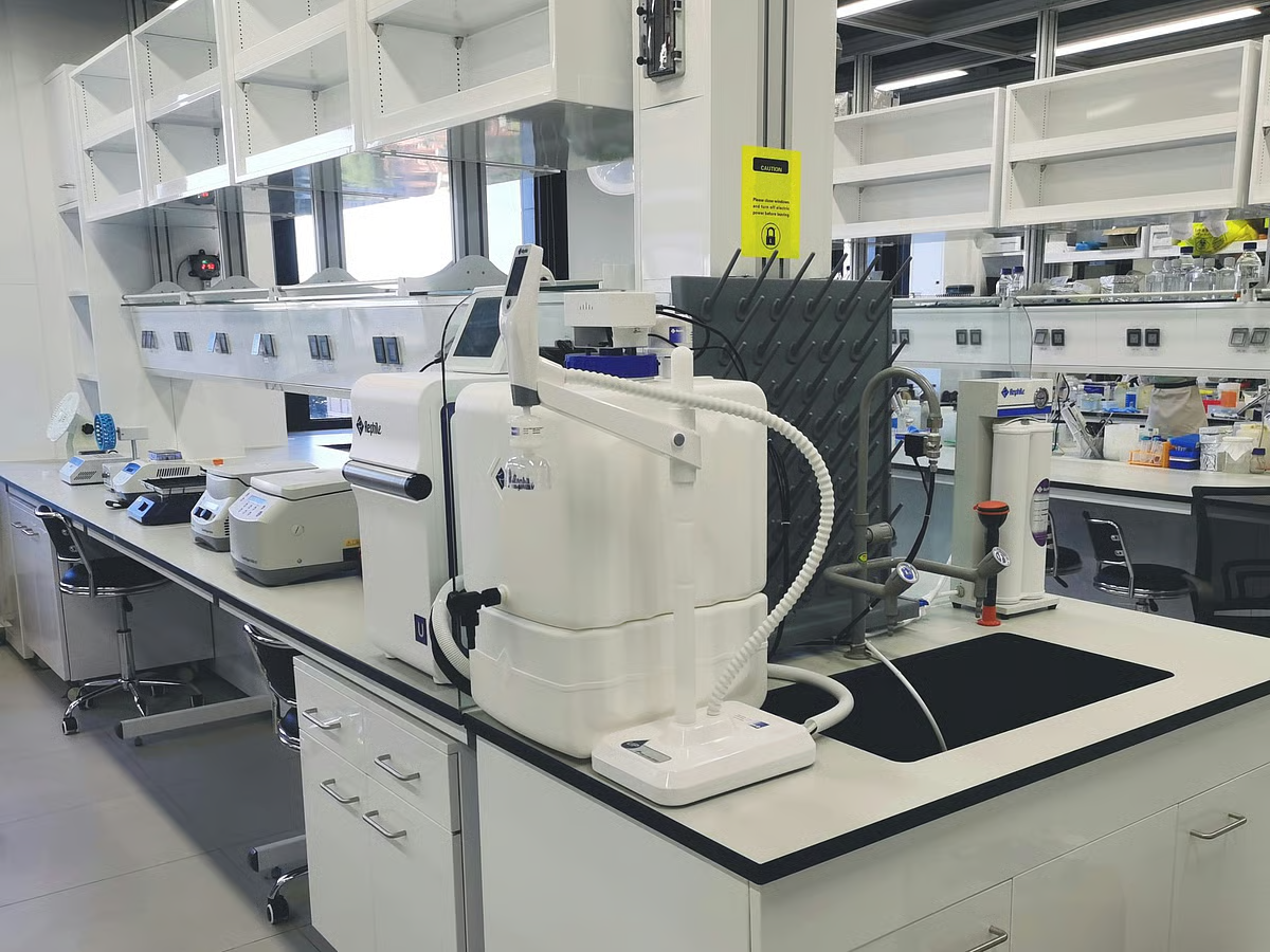modern-scientific-laboratory-with-advanced-equipment-on-countertops-and-empty-workstations-the-cardiogen-protocol-thats-rewiring-bodies-in-the-underground-tony-huge