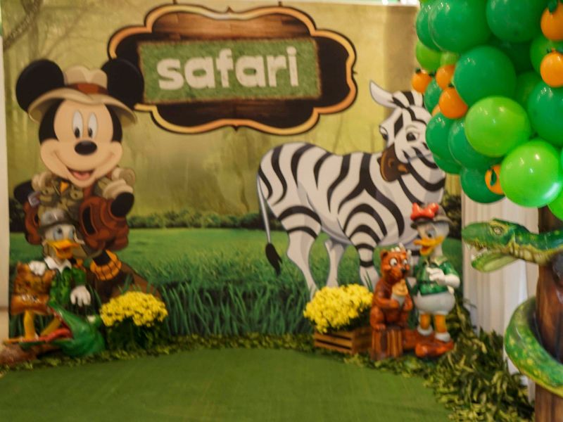 festa mickey safari de luxo personalização