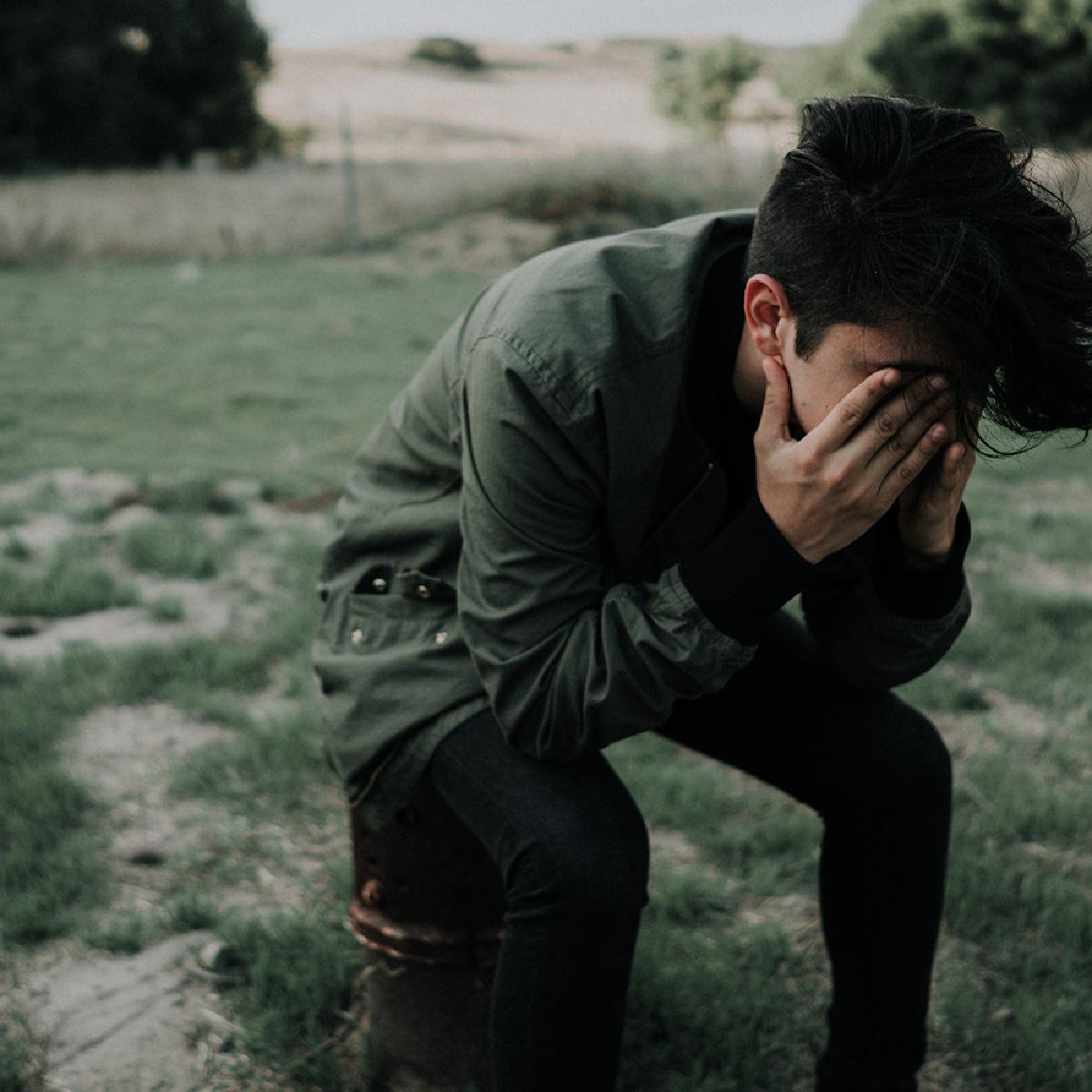 Abandoned woman: How to get your loved one back?