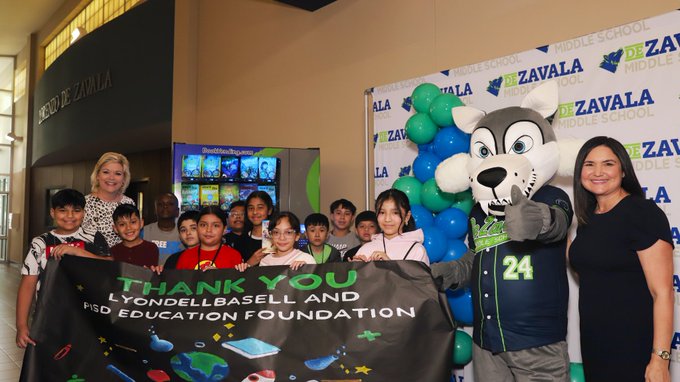 Book  Vending Machine unveiled at Dezavala MS