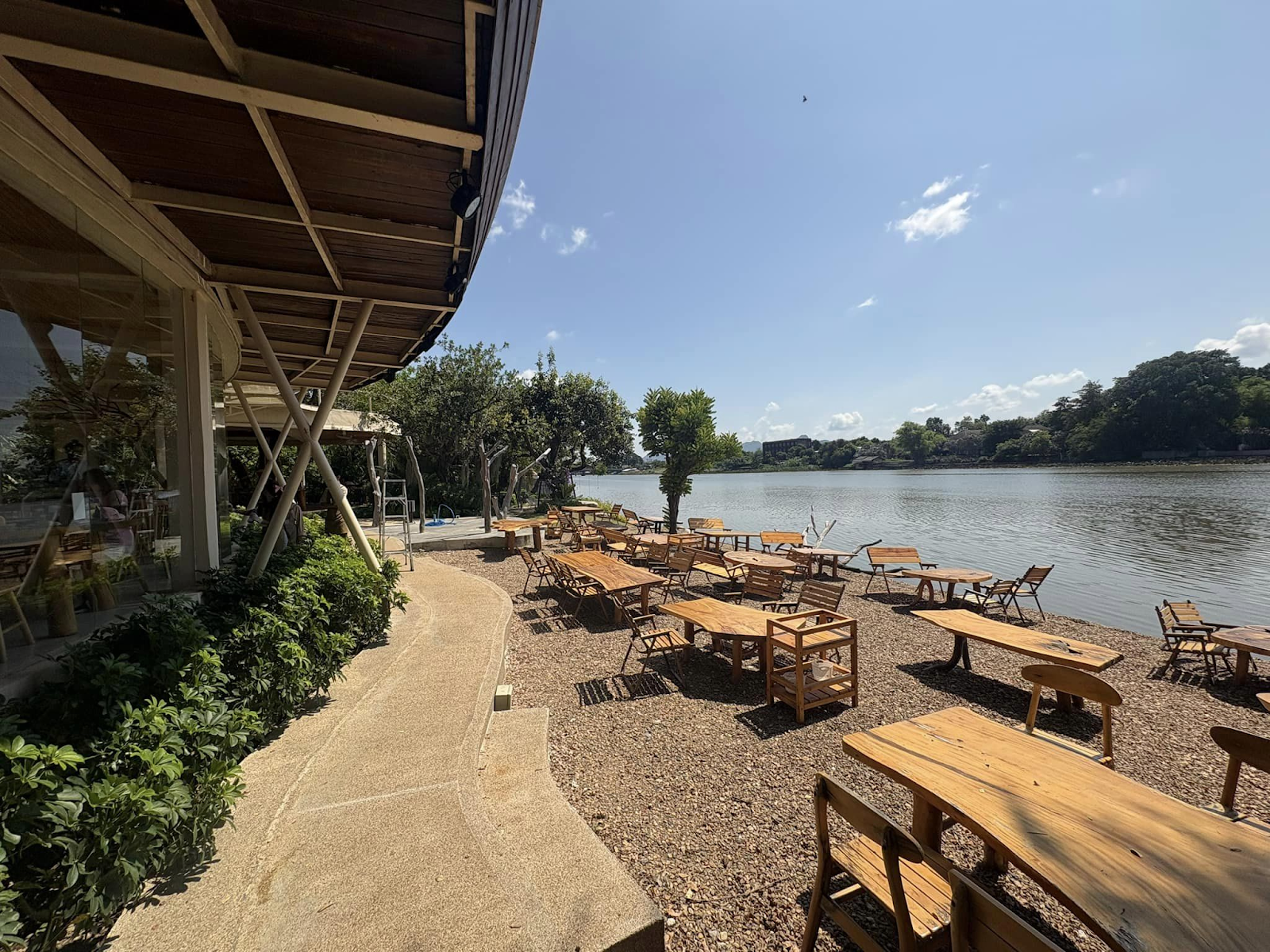 One of the best riverside Kanchanaburi Cafes 