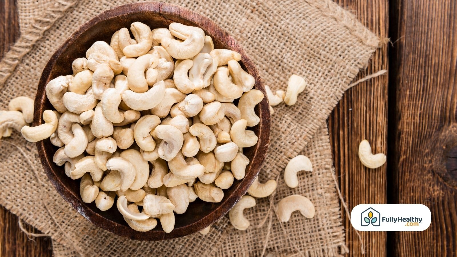 A bowl full of raw cashew nuts