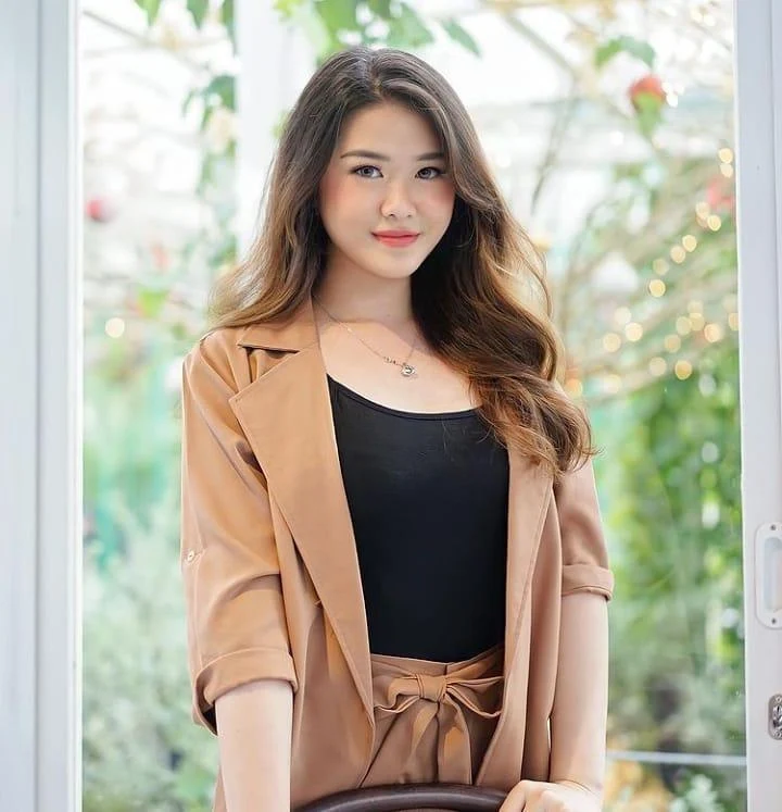 Gadis Imut Menebar Cinta dalam Setiap Senyuman, gadis imut, cinta tersebar, cewek manja